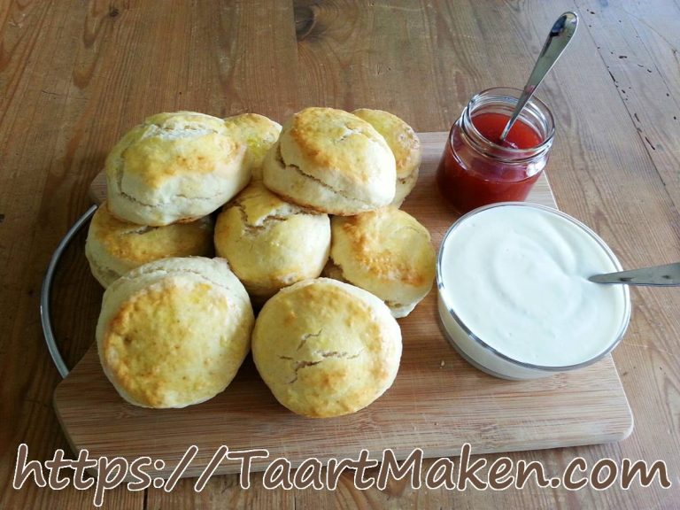 Scones met clotted cream en aardbeienjam recept